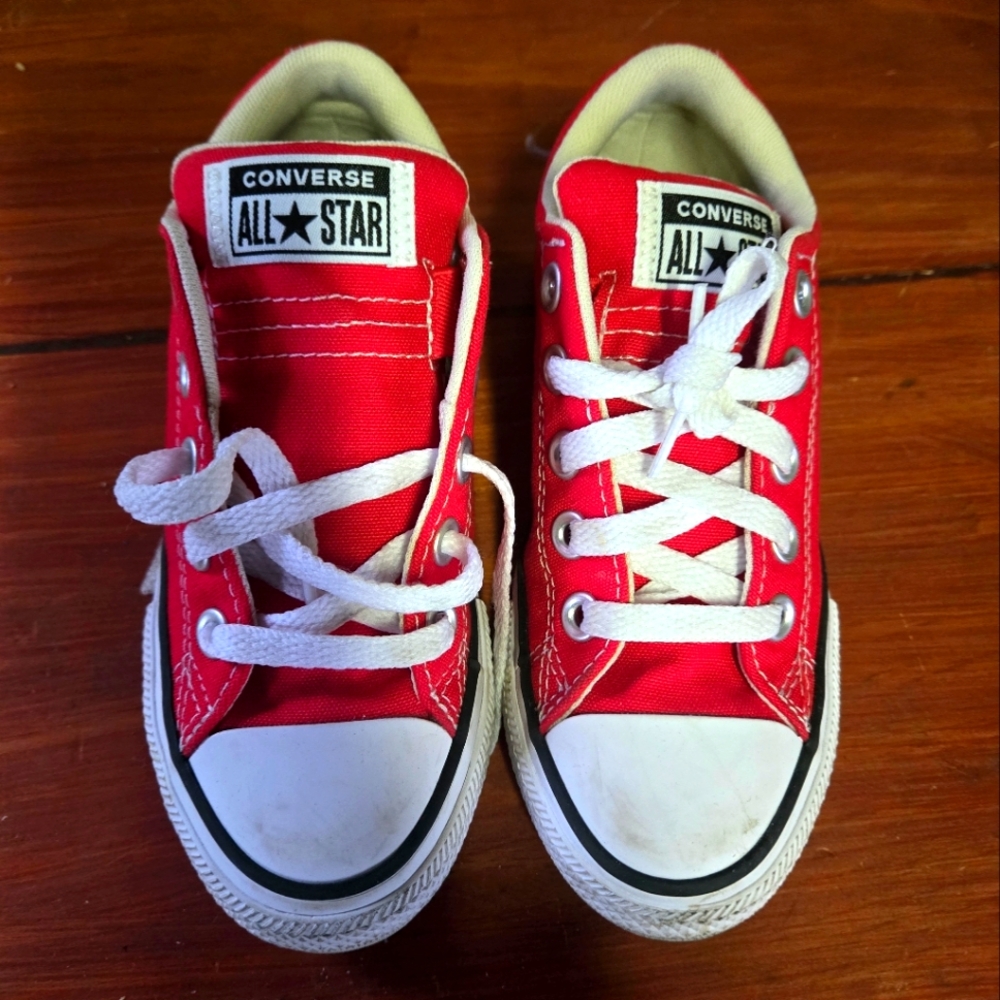 Red Converse Unisex Sneaker Shoes - Size 13 Kids (8, 9 Year Olds)